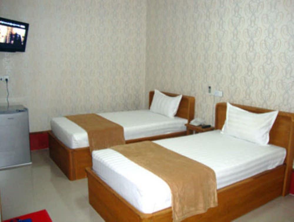 Aung Tha Pyay Hotel 3 Yangón Exterior foto