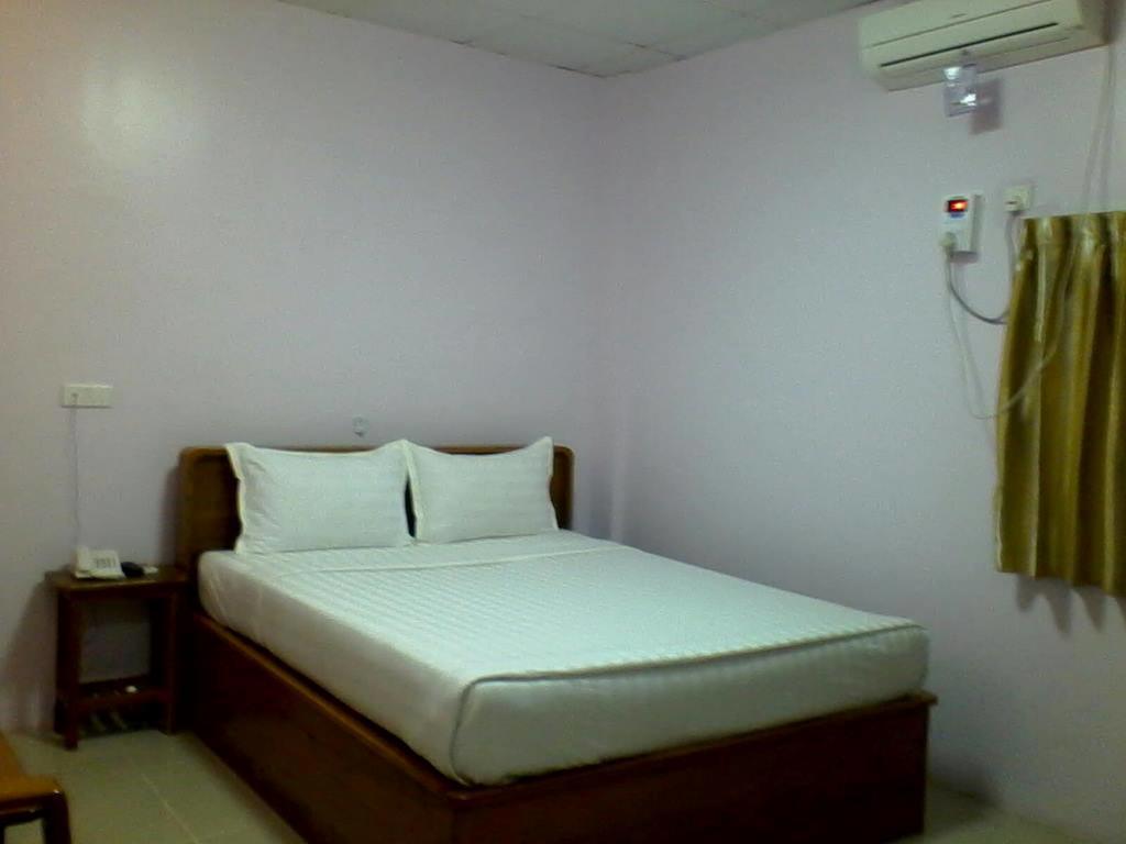 Aung Tha Pyay Hotel 3 Yangón Habitación foto
