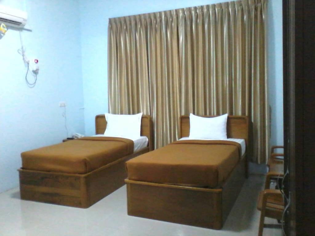 Aung Tha Pyay Hotel 3 Yangón Habitación foto